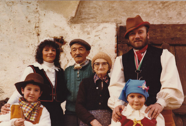 In visita agli anziani - 1983