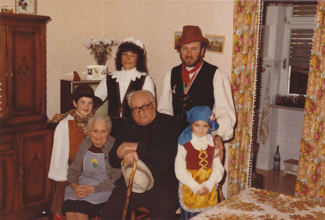 In visita agli anziani - 1983