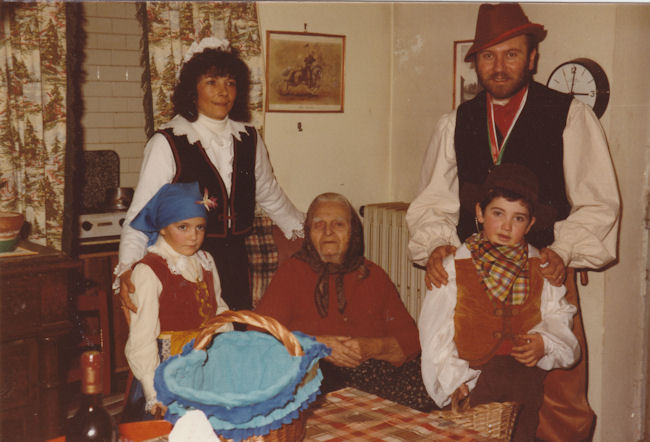 In visita agli anziani - 1983