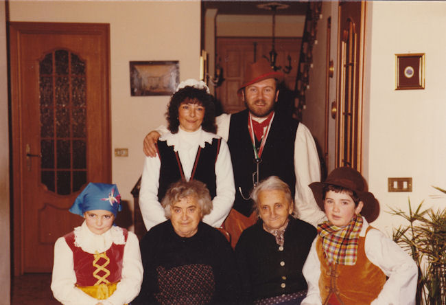 In visita agli anziani - 1983