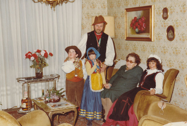 In visita agli anziani - 1983