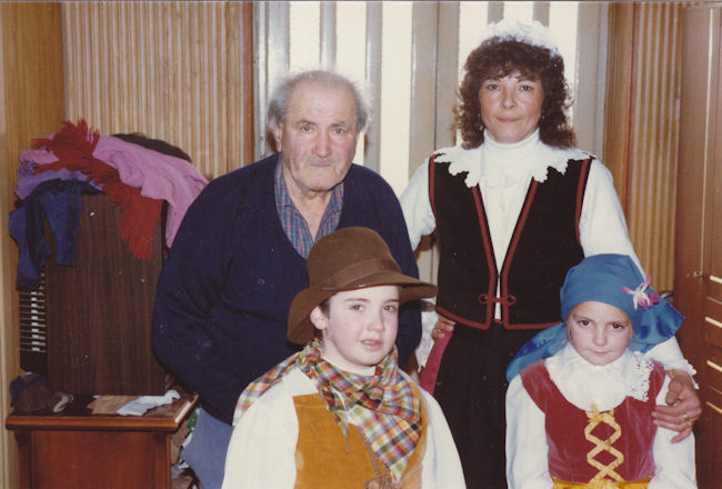 In visita agli anziani - 1983
