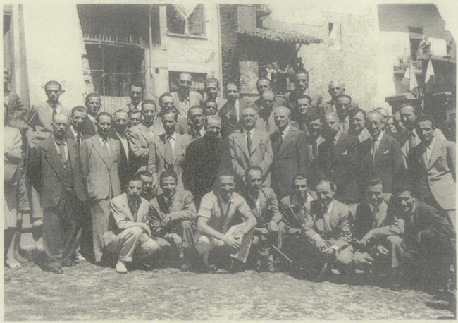Foto di gruppo degli ostaggi liberati